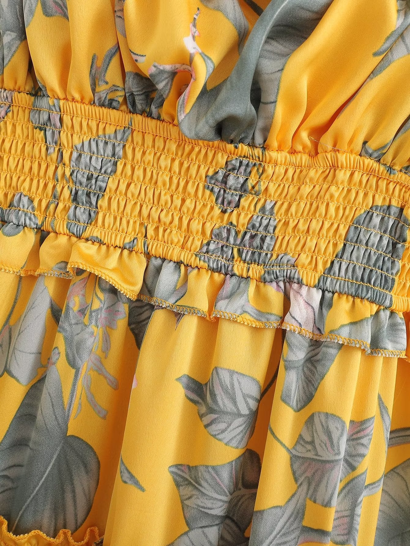 Midikleid mit V-Ausschnitt und Volant und Strapsen