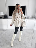 Lange Wolljacke in Volltonfarbe mit Gürtel
