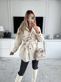 Lange Wolljacke in Volltonfarbe mit Gürtel
