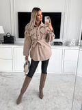 Lange Wolljacke in Volltonfarbe mit Gürtel