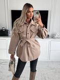 Lange Wolljacke in Volltonfarbe mit Gürtel