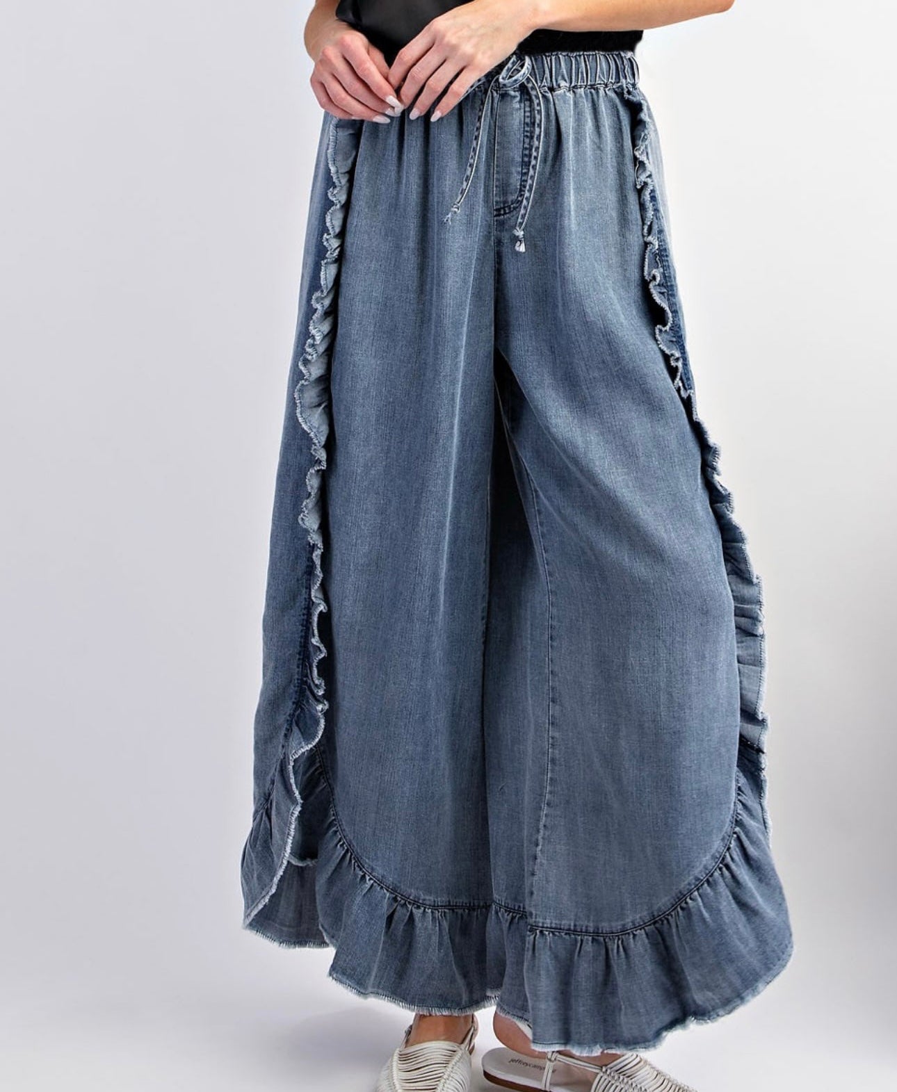Böhmische Schlaghose aus Denim mit Rüschen