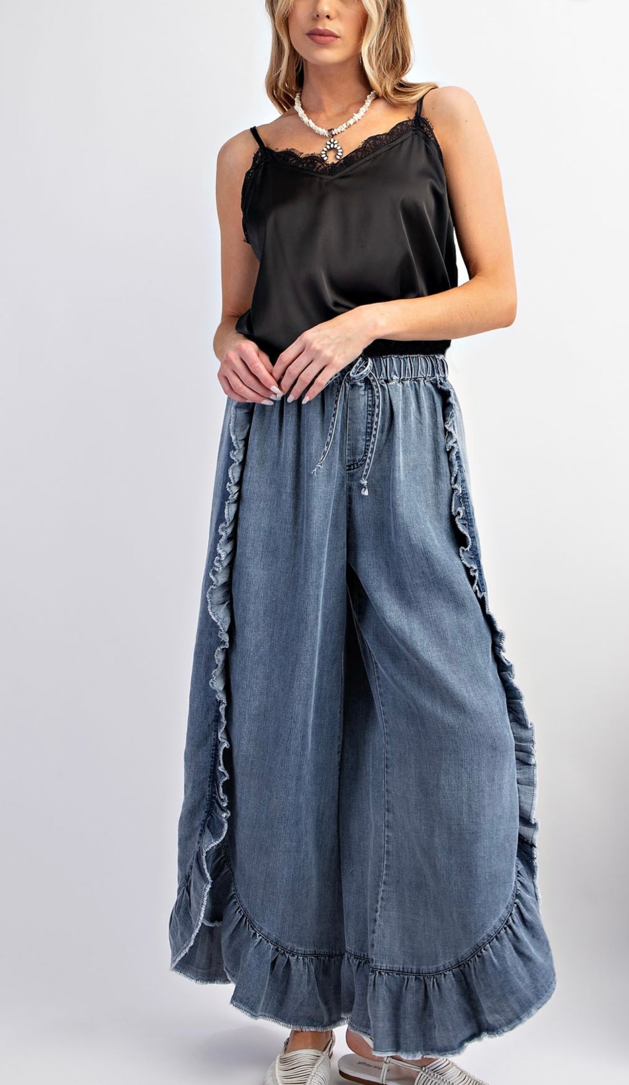 Böhmische Schlaghose aus Denim mit Rüschen
