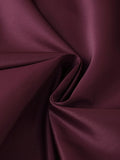 Abendkleid mit One-Shoulder-Pailletten, V-Ausschnitt und Schlitz