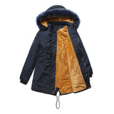 Abnehmbarer Hut, Samtjacke mit großem Pelzkragen