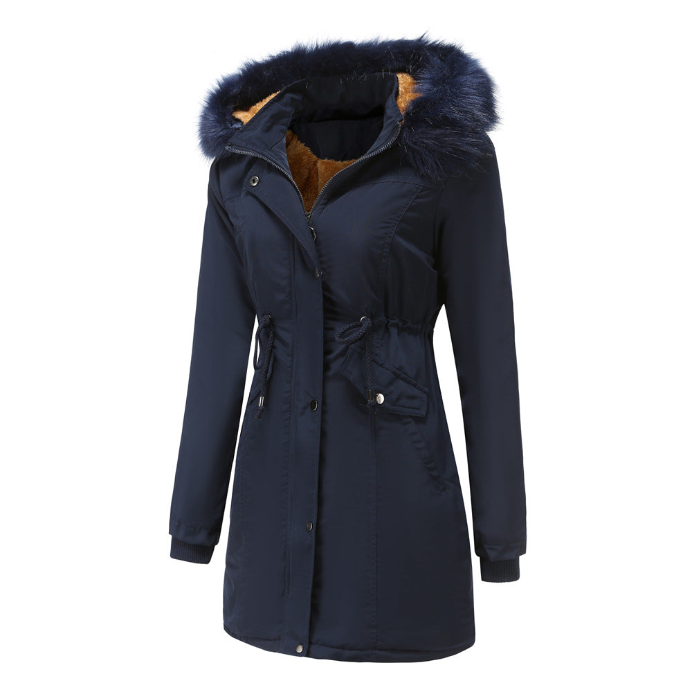 Abnehmbarer Hut, Samtjacke mit großem Pelzkragen