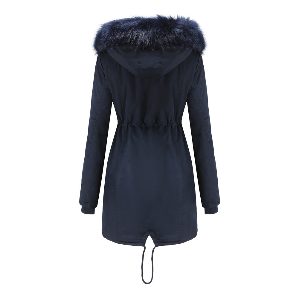 Abnehmbarer Hut, Samtjacke mit großem Pelzkragen