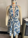 Rückenfreies Kleid mit Urlaubsaufdruck, Schnürung und laminiertem Muster, tiefem V-Ausschnitt und Neckholder