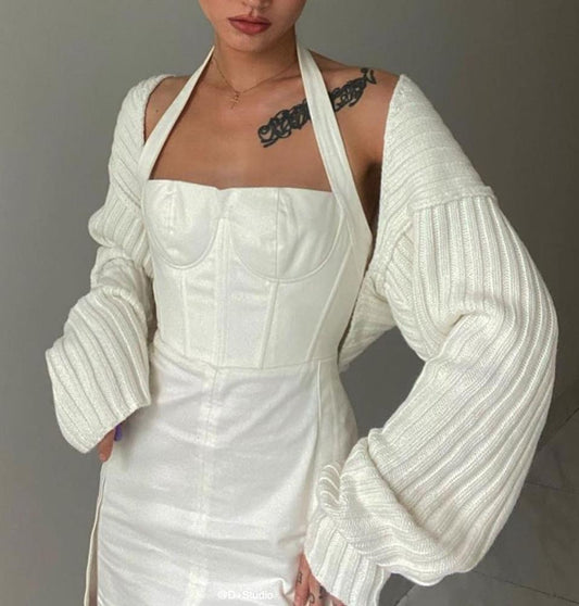 Locker geschnittene, kurze Strickjacke mit Fledermausärmeln