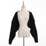 Locker geschnittene, kurze Strickjacke mit Fledermausärmeln
