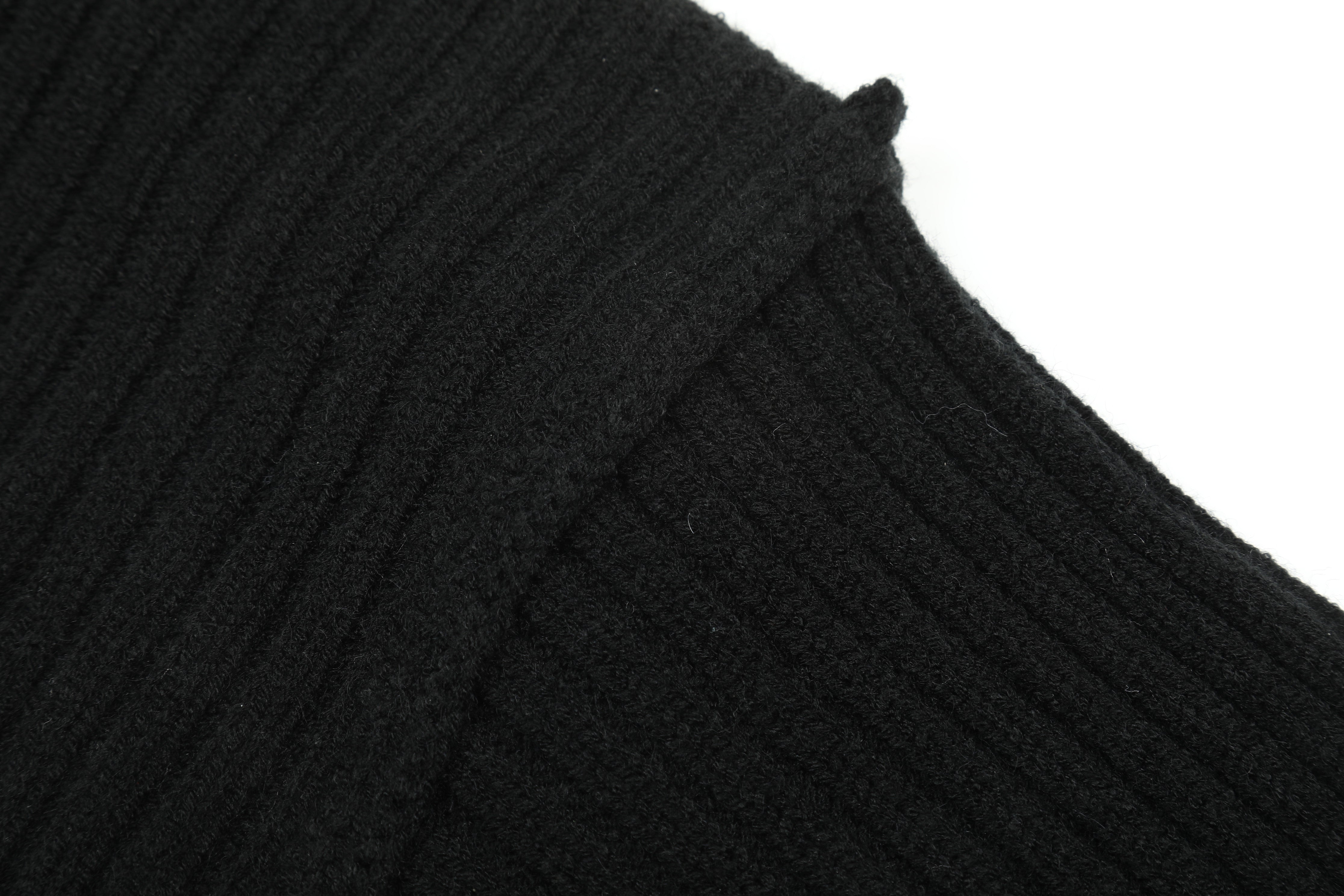 Locker geschnittene, kurze Strickjacke mit Fledermausärmeln