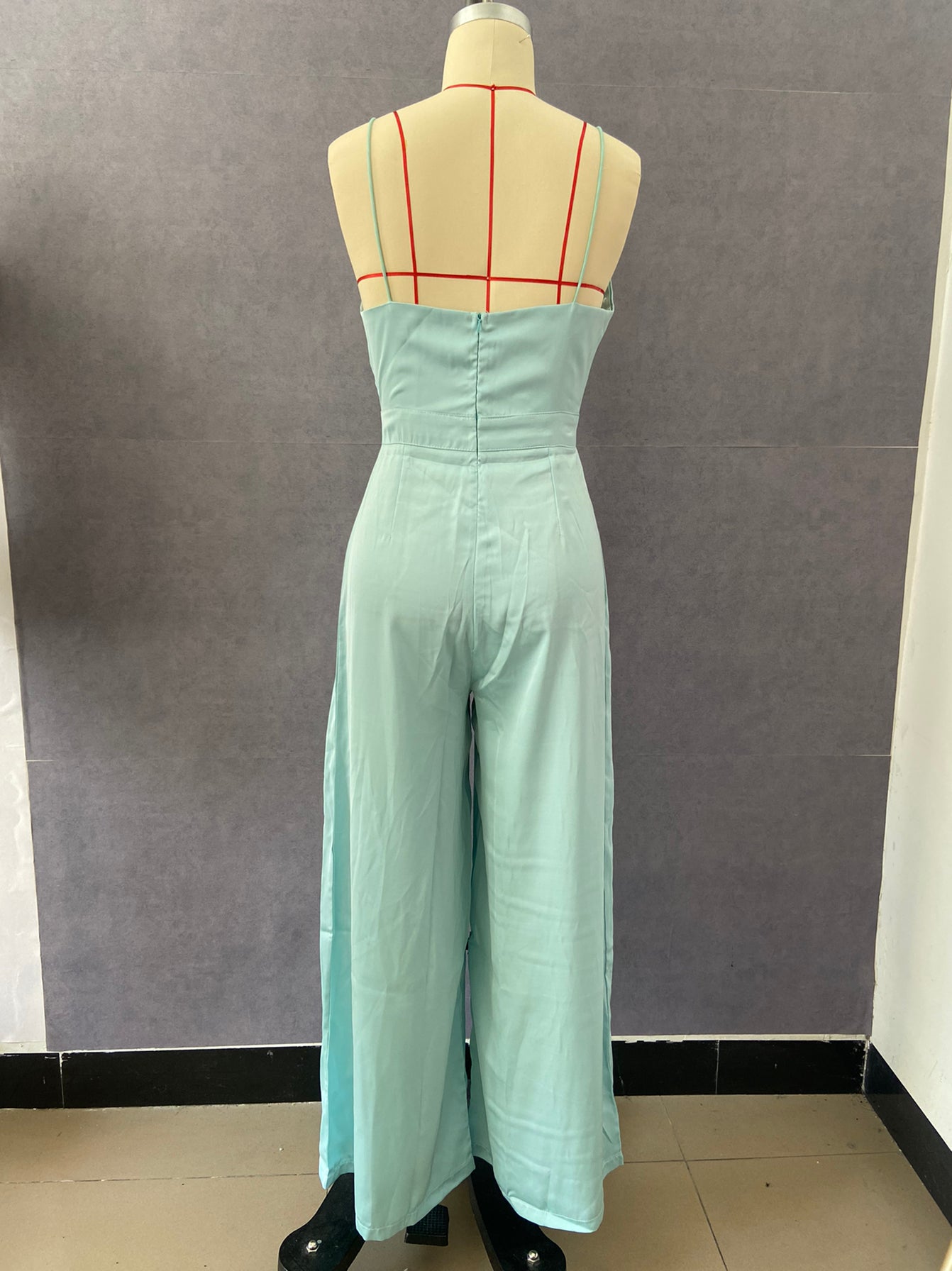 Combinaison minimaliste à taille élastique et jambe droite