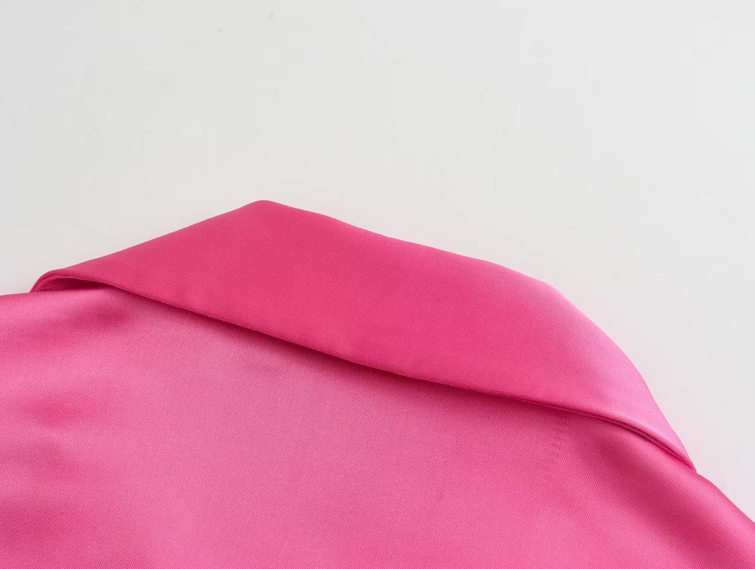 Robe courte à double boutonnage de couleur unie amincissante