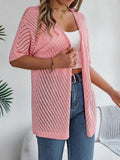 Sommer-Strickjacke mit ausgehöhlten Ausschnitten und kurzen Ärmeln
