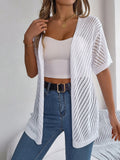 Sommer-Strickjacke mit ausgehöhlten Ausschnitten und kurzen Ärmeln