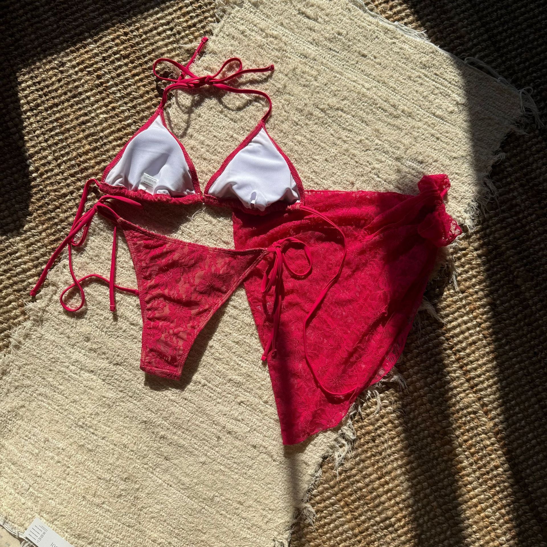 Dreiteiliger Bikini aus Spitzennetz