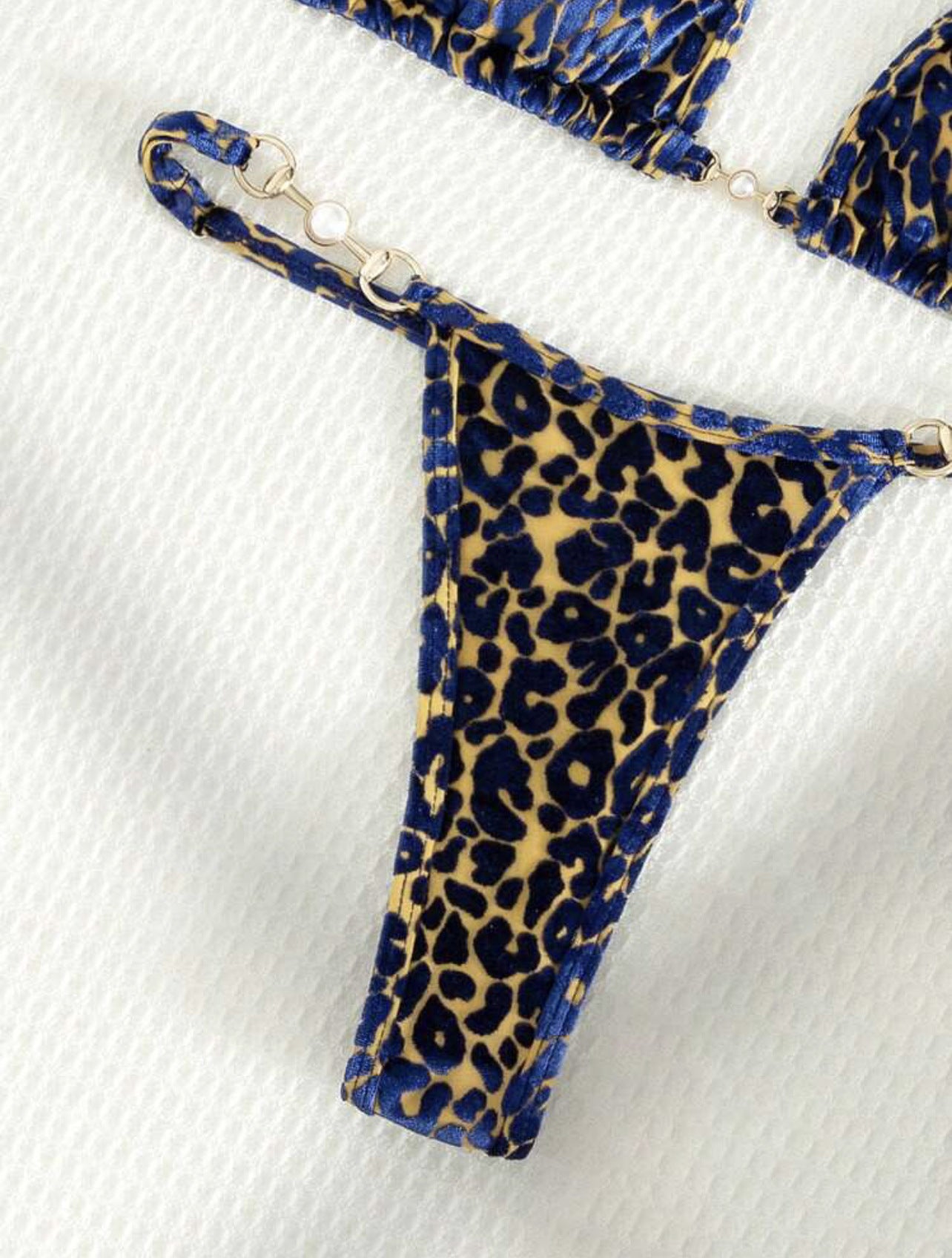 Maillot de bain bikini à bretelles en T motif léopard perlé