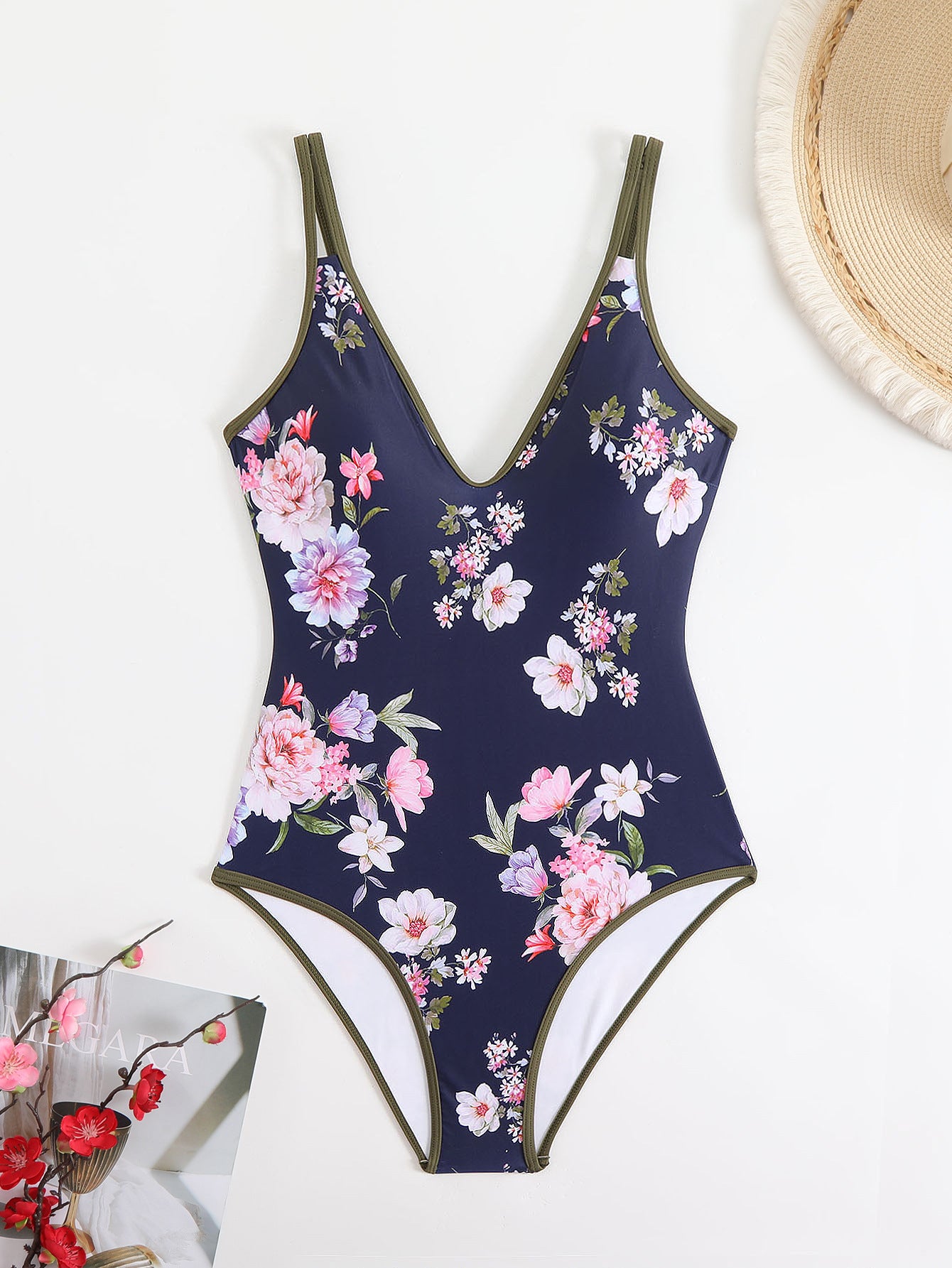 Sportlicher Badeanzug mit Animalprint und Blumenmuster
