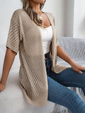 Sommer-Strickjacke mit ausgehöhlten Ausschnitten und kurzen Ärmeln