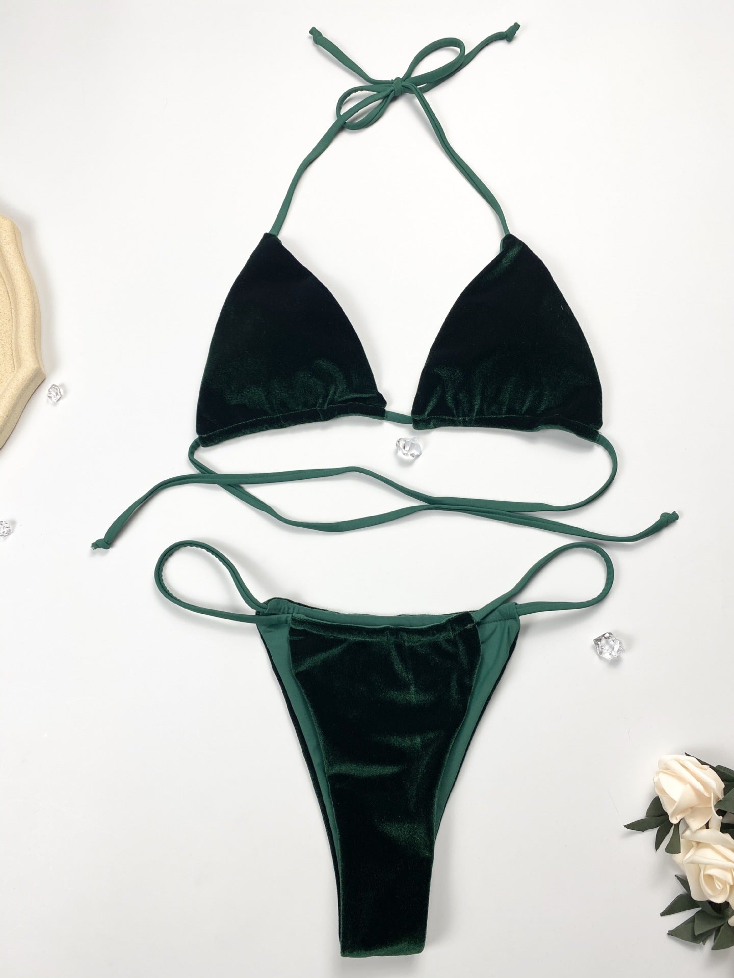 Triangel-Bikini-Badeanzug aus goldenem Samt