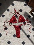 Bikini-Badeanzug mit glänzenden Perlen und T-Trägern
