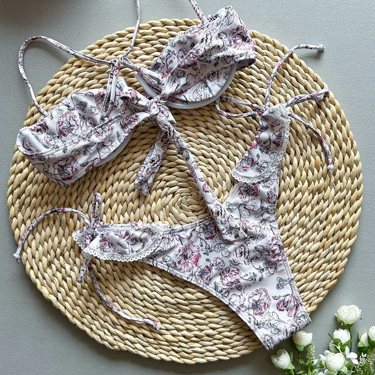 Maillot de bain bikini fendu en dentelle imprimée