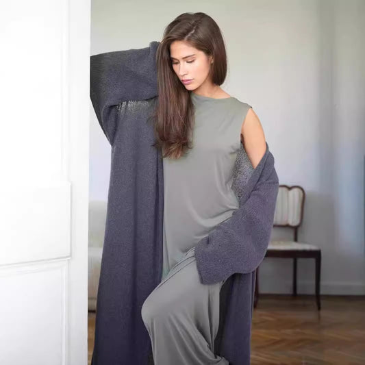 Verlängerter Mohair-Strickpullover mit ausgehöhlten Ausschnitten