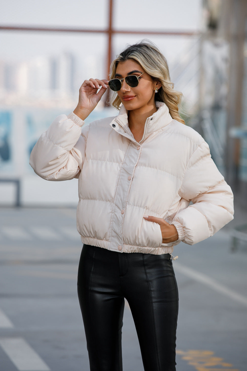 Manteau court en coton rembourré à col haut