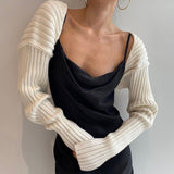 Ultrakurzer Wollpullover mit langen Ärmeln