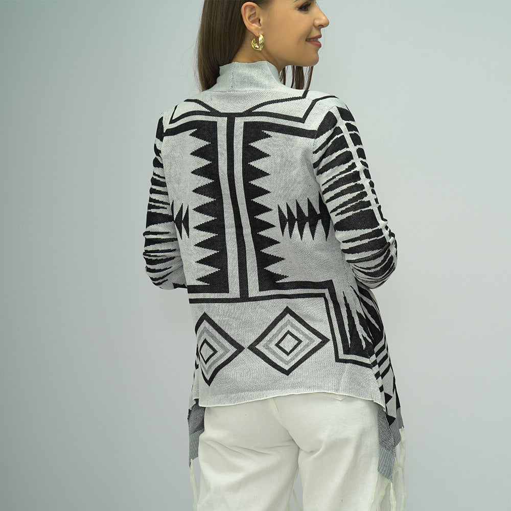 Cardigan châle tricoté à carreaux et pompons pour femme