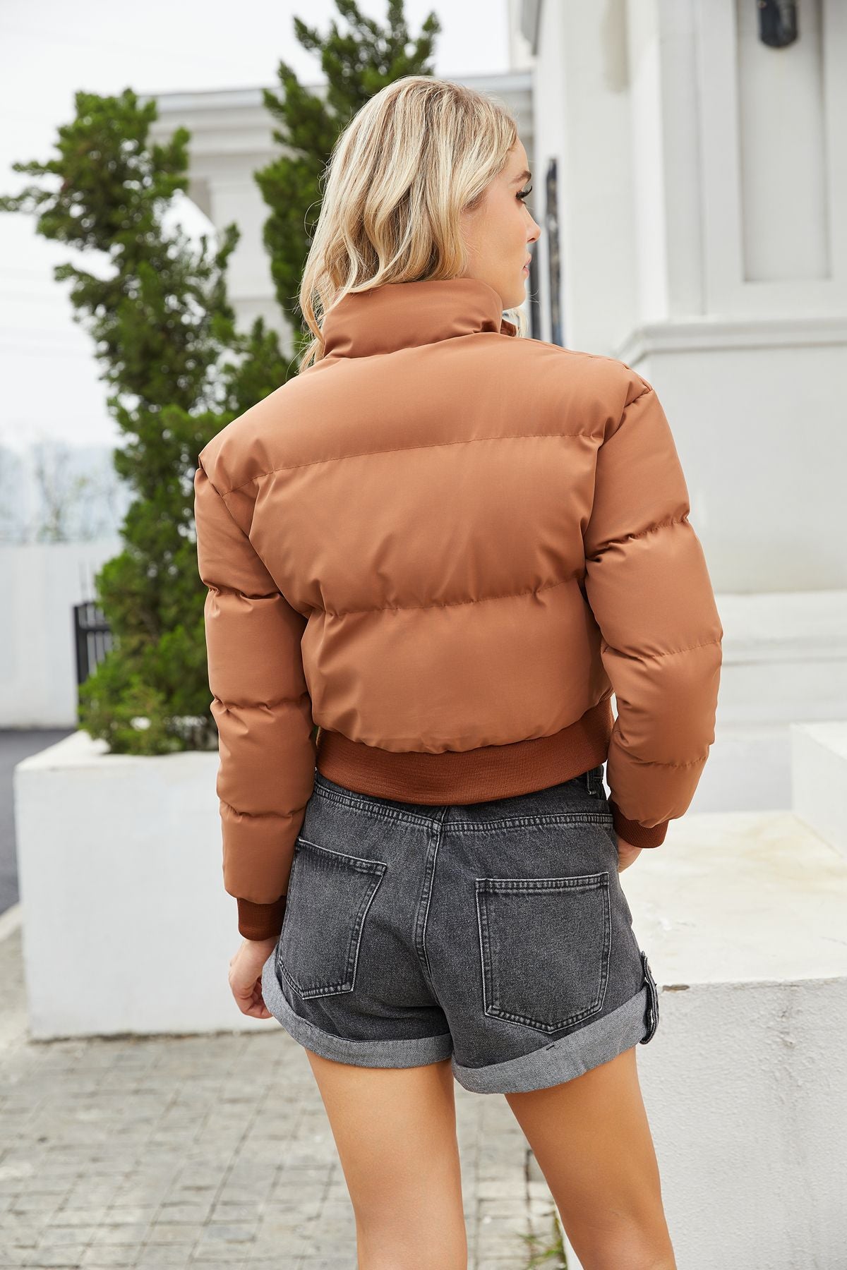 Manteau court à col haut