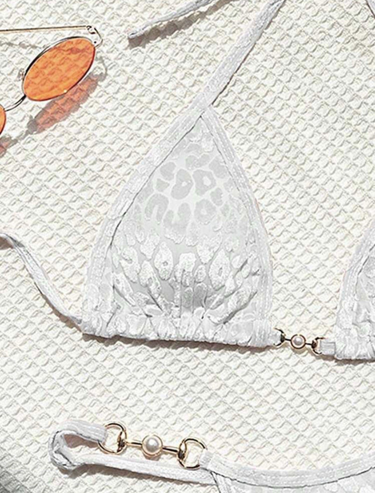 Maillot de bain bikini à bretelles en T motif léopard perlé