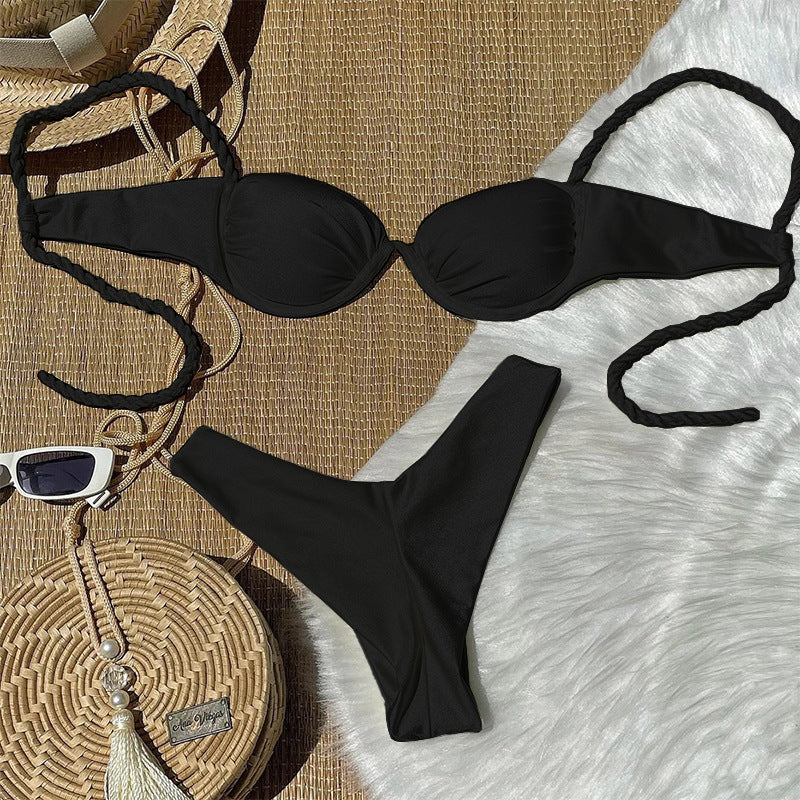 Bikini à petite poitrine avec armatures en acier