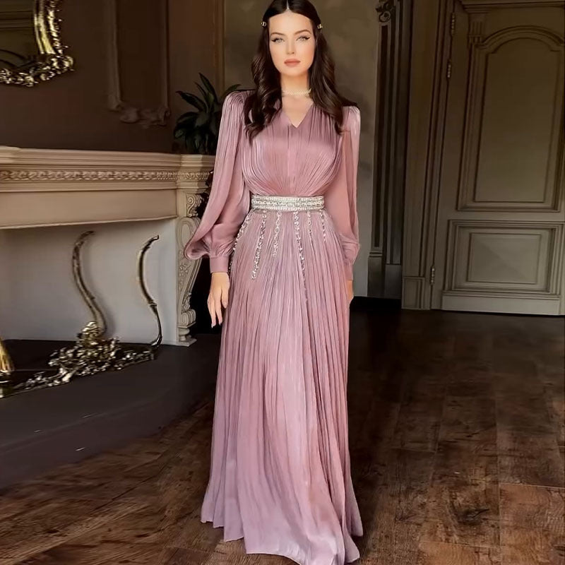 Sexy Kleid aus plissiertem Tüll mit V-Ausschnitt, langen Ärmeln und großem Saum