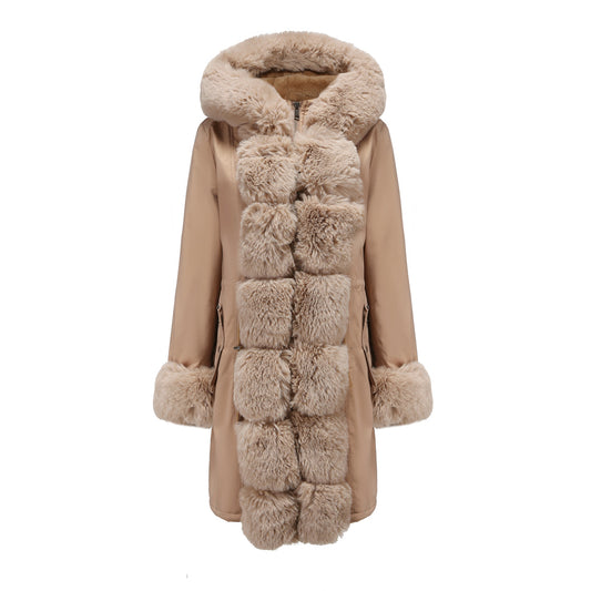 Mittellanger wattierter Parka mit Pelzkragen