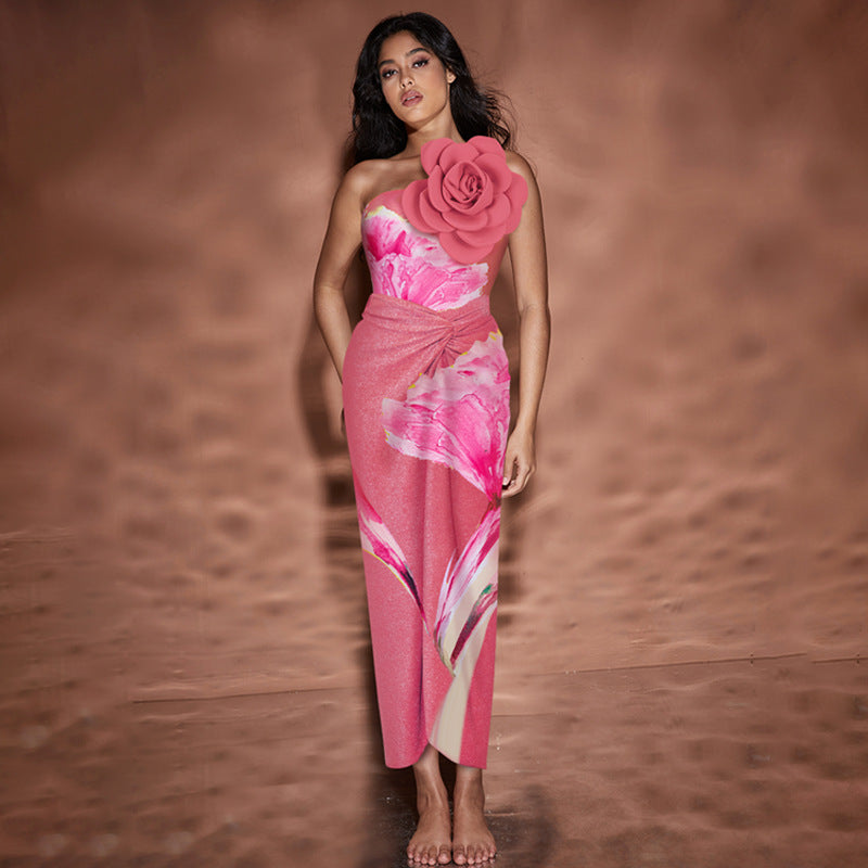 Schlankmachendes Badeanzugkleid mit großem Blumendruck
