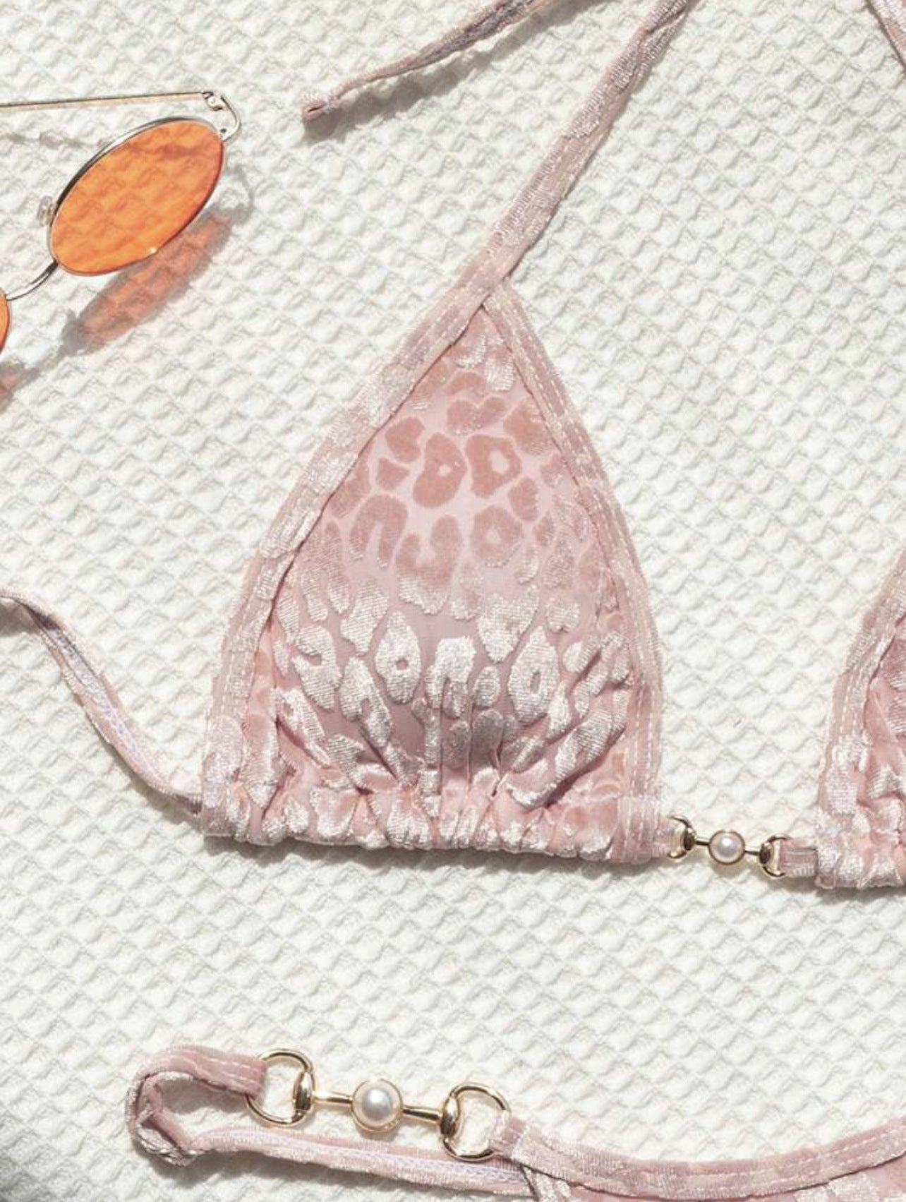 Maillot de bain bikini à bretelles en T motif léopard perlé