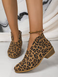 Ankle Booties aus Wildleder mit Leopardenmuster und V-Ausschnitt