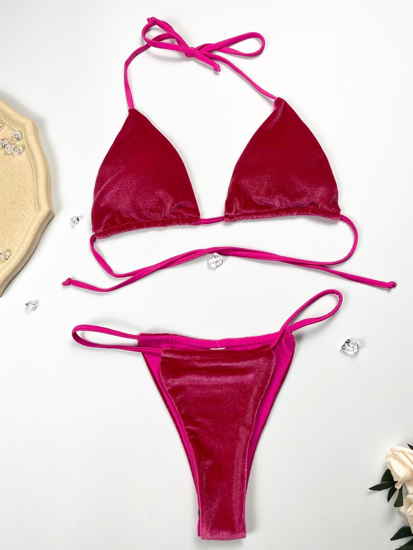 Triangel-Bikini-Badeanzug aus goldenem Samt