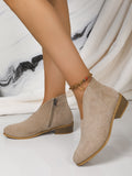 Ankle Booties aus Wildleder mit Leopardenmuster und V-Ausschnitt