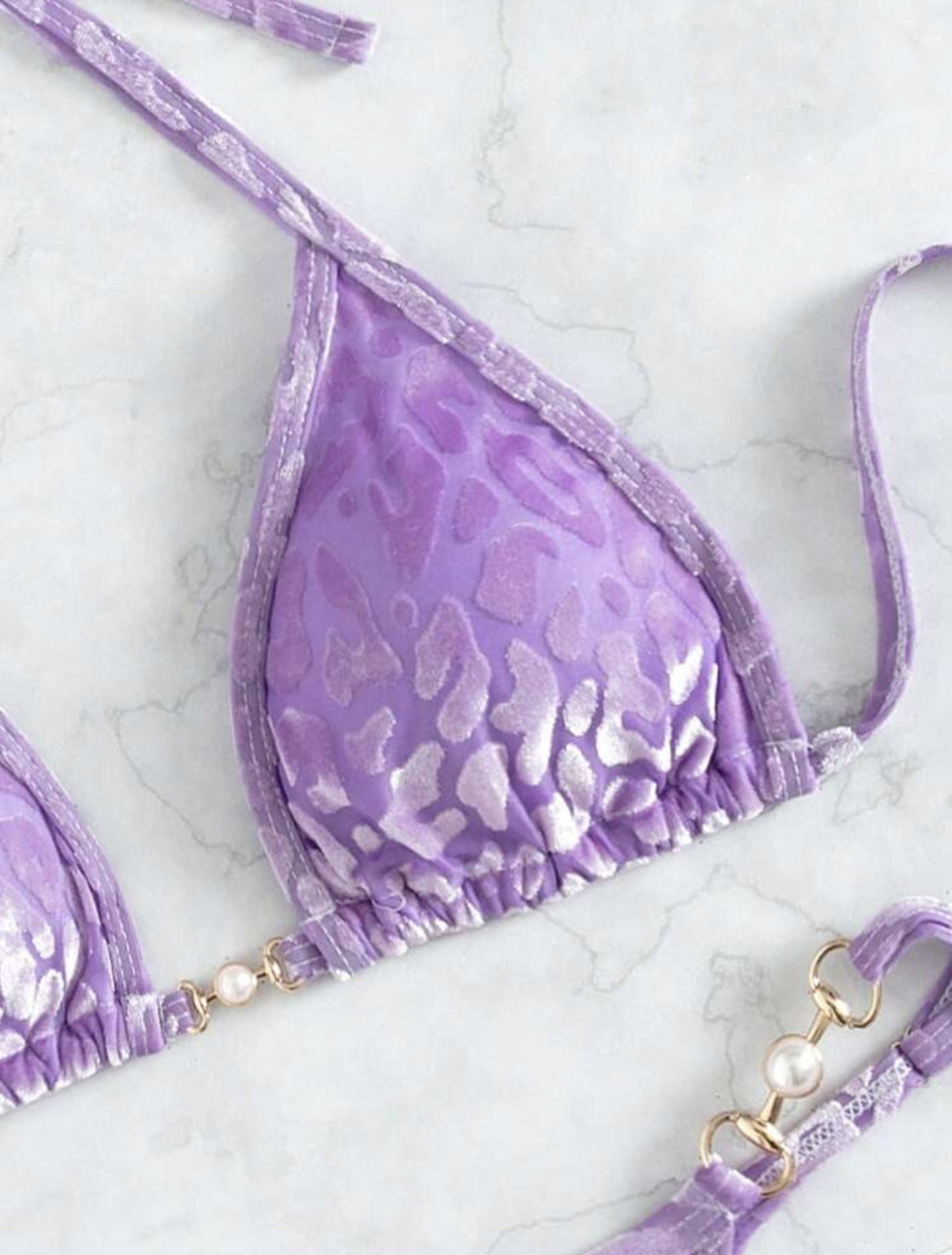 Maillot de bain bikini à bretelles en T motif léopard perlé