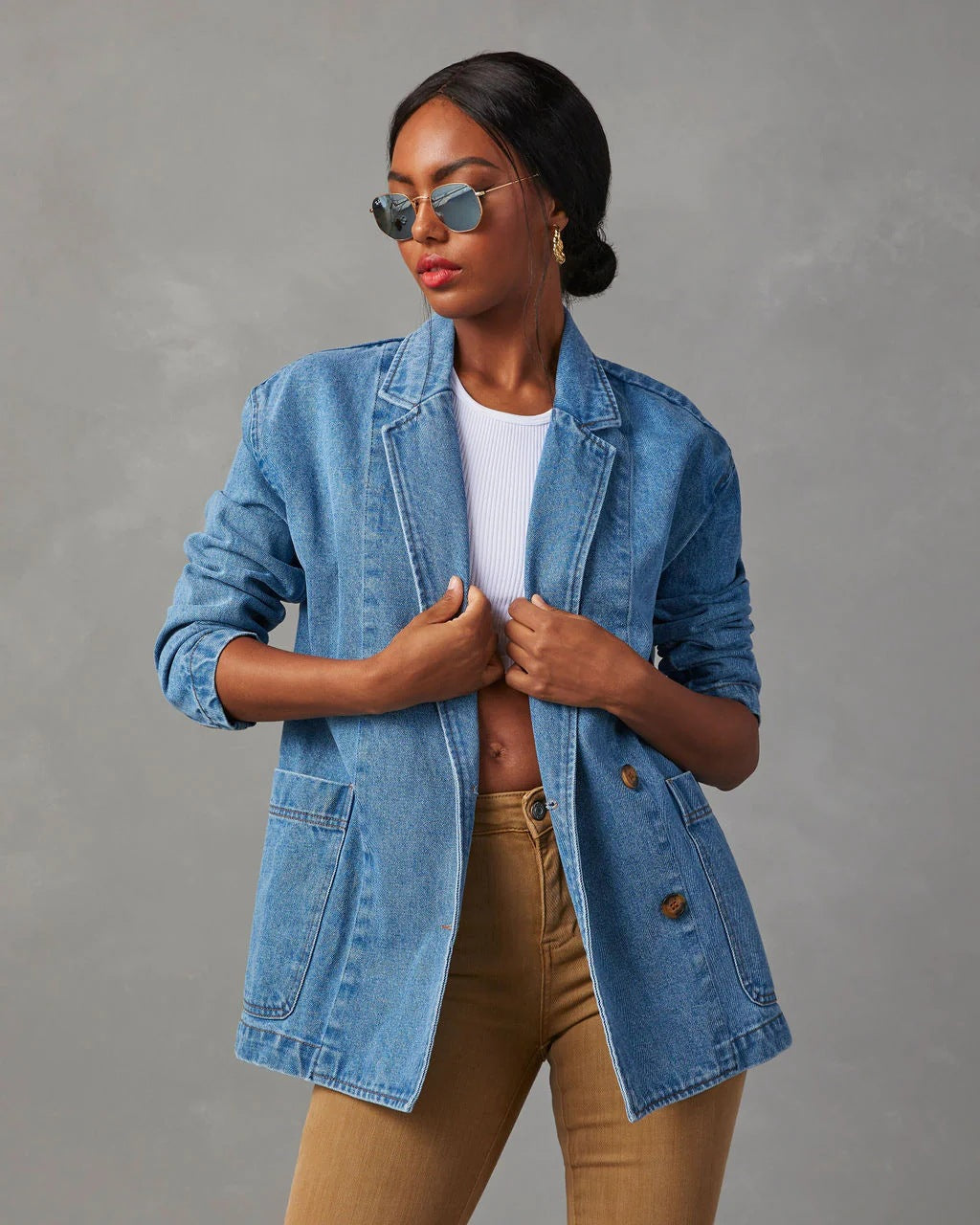 Einreihiger Blazer aus verwaschenem blauem Denim