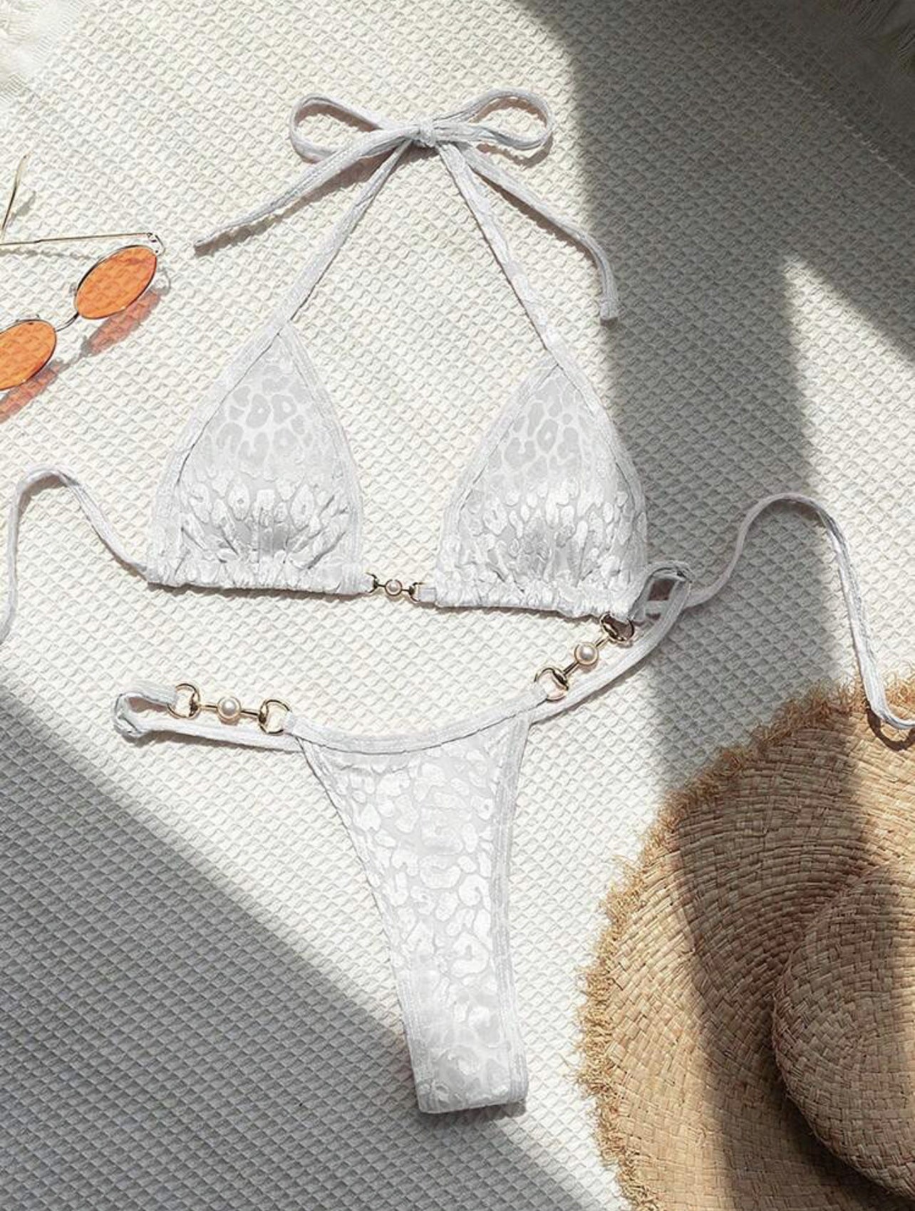 Maillot de bain bikini à bretelles en T motif léopard perlé