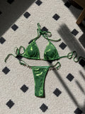 Bikini-Badeanzug mit glänzenden Perlen und T-Trägern