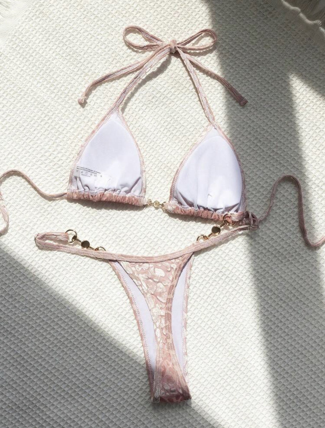 Maillot de bain bikini à bretelles en T motif léopard perlé