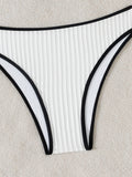 Schwarz-weißes Bikini-Set mit freiem Rücken