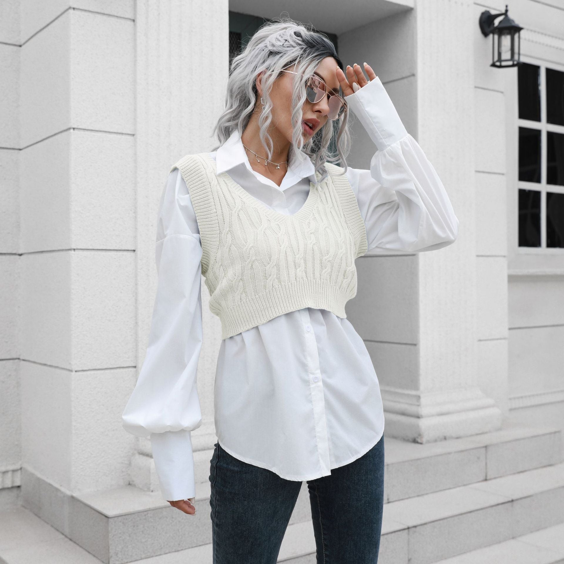 Pull court à col en V torsadé pour femme