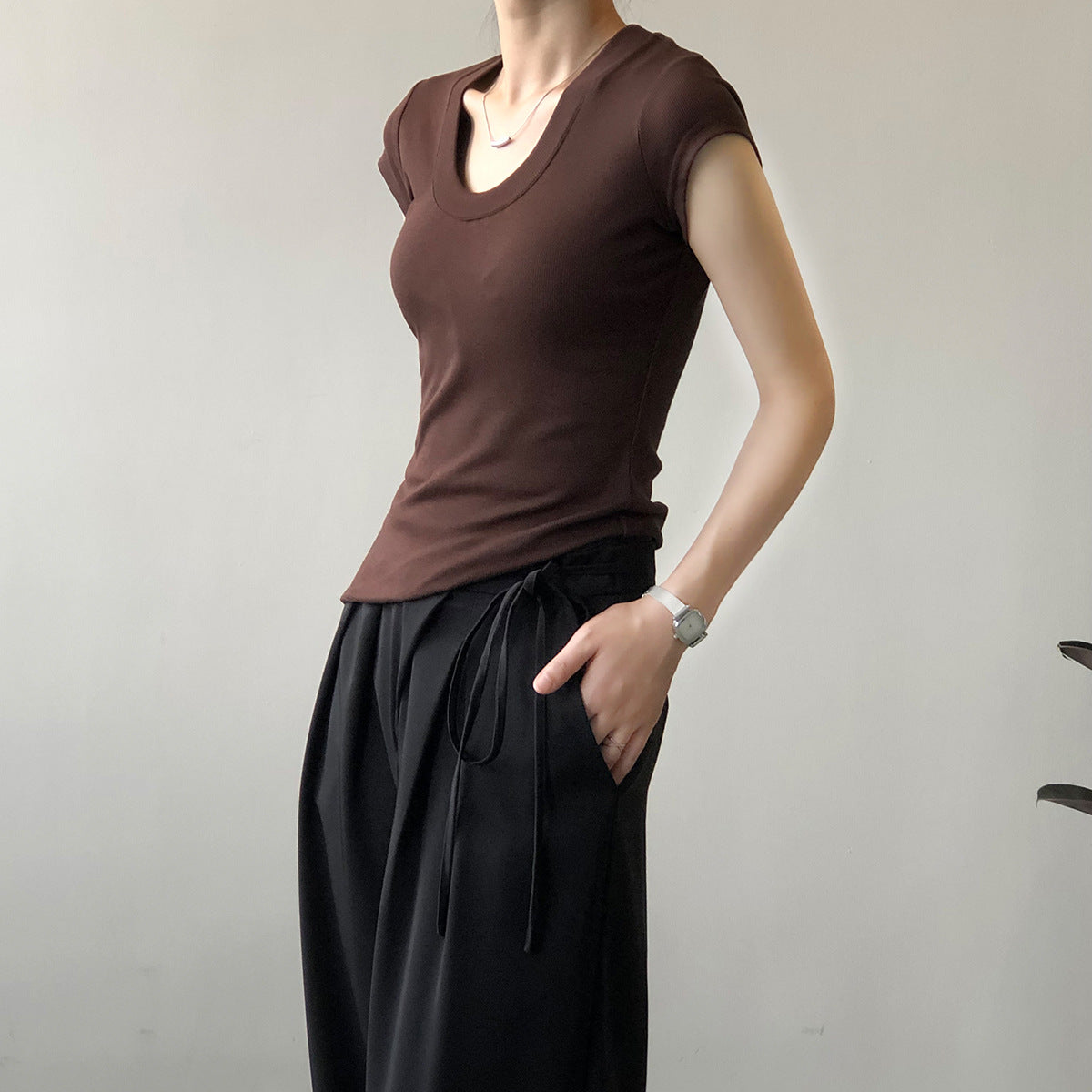 Solid Color U-Neck Slimming Stretch T-Shirt for Women