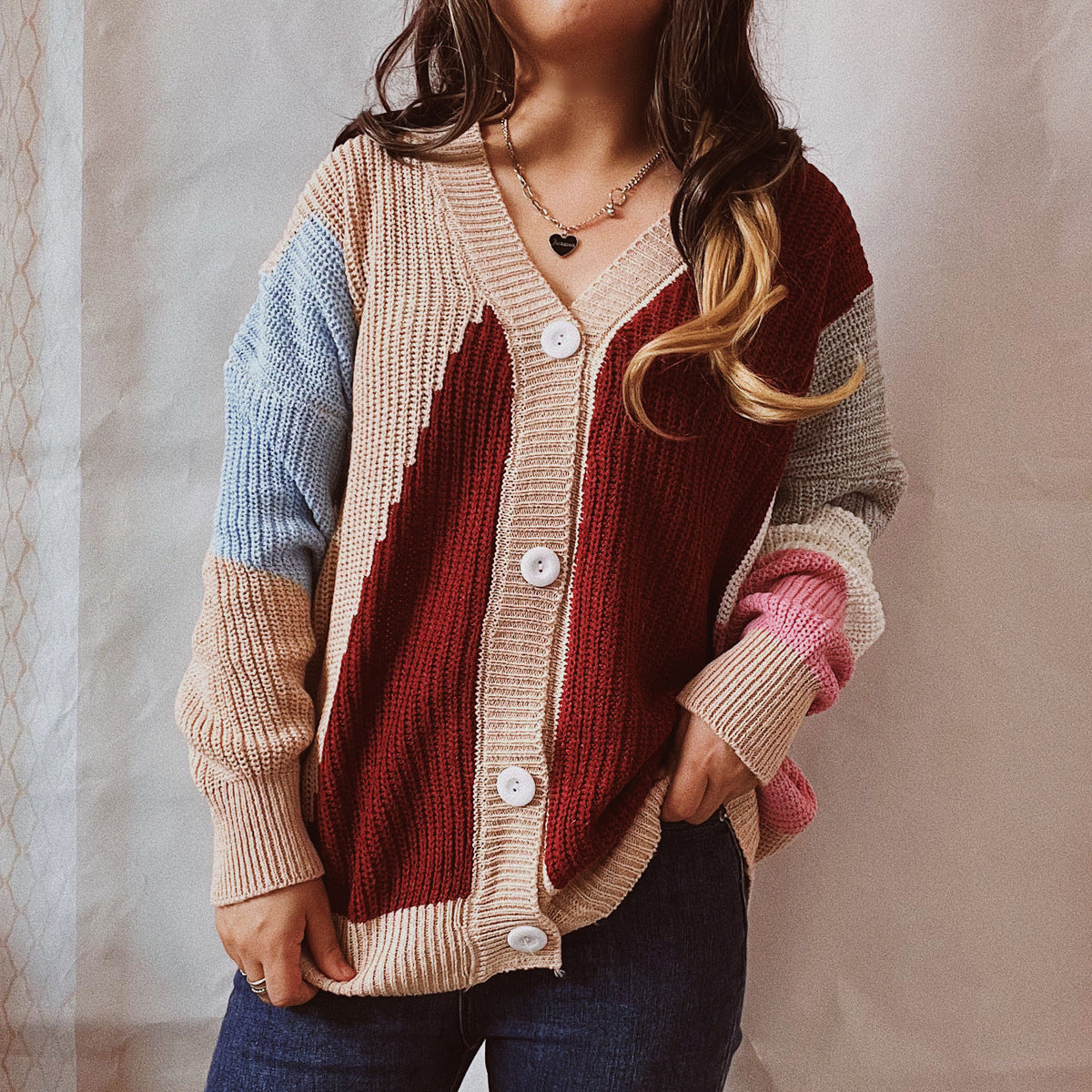 Cardigan décontracté en tricot à simple boutonnage, coutures asymétriques irrégulières et contrastées
