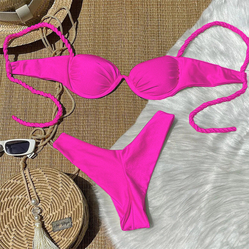 Bikini à petite poitrine avec armatures en acier